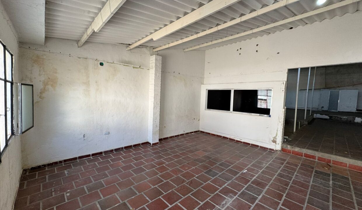ARRIENDO - BODEGA EL CONTENTO 12-27 (3)