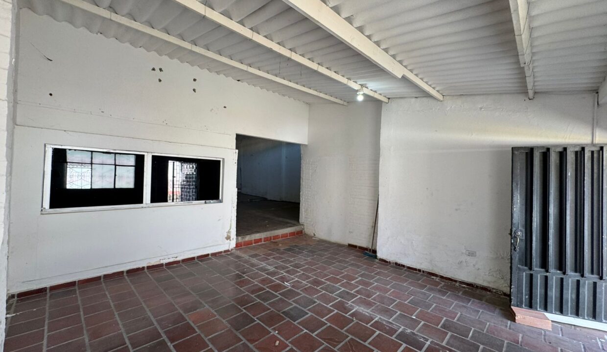 ARRIENDO - BODEGA EL CONTENTO 12-27 (4)