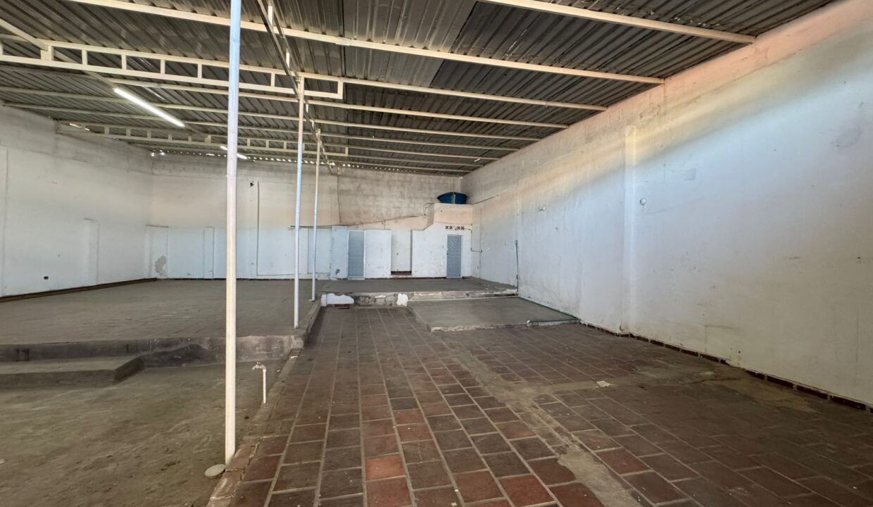 ARRIENDO - BODEGA EL CONTENTO 12-27 (5)